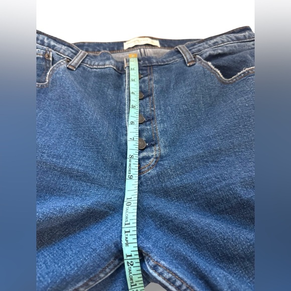 Abercrombie & Fitch The Mom High Rise Cropped Blue Jeans Sz 31/12 Short EUC - Picture 7 of 8